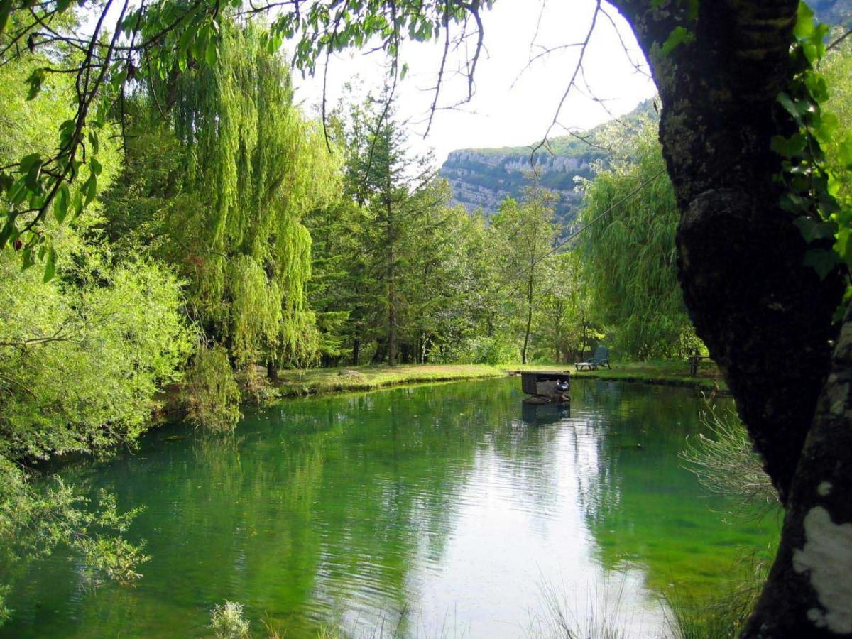 Chambre D'Hotes La Cascade Courmes Bagian luar foto